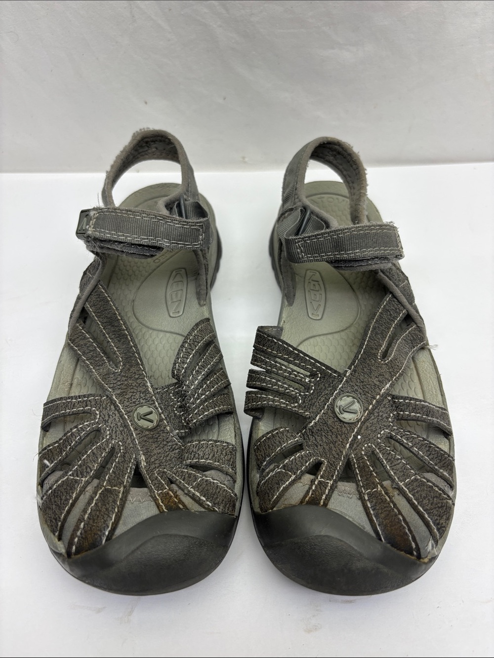 KEEN Women's Grey Closed-Toe Active Sandals, SZ 11, box 46